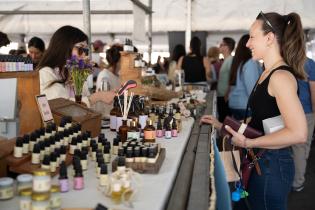 20251101dicimouyjmr1530.jpg Jornada de adopción de animales y feria vegana en el Velódrom