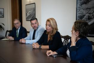 El intendente interino Justo Onandi se reúne con Cristina Valid