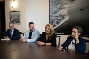 El intendente interino Justo Onandi se reúne con Cristina Valid