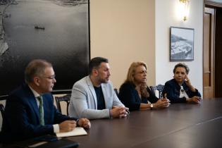 El intendente interino Justo Onandi se reúne con Cristina Valid