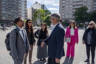 Intendente (i) Justo Onandi, recibe a embajadas interesadas en c