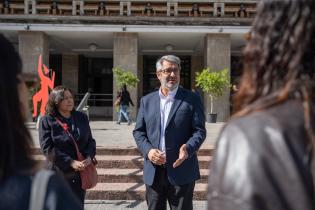 Intendente (i) Justo Onandi, recibe a embajadas interesadas en c