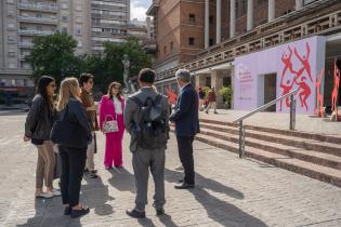 Intendente (i) Justo Onandi, recibe a embajadas interesadas en c