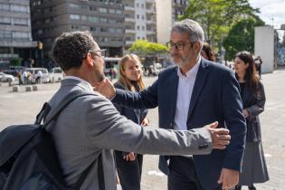 Intendente (i) Justo Onandi, recibe a embajadas interesadas en c