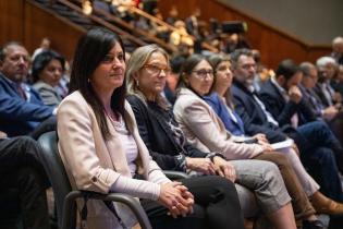 Intendente (i) Justo Onandi, participa en la mesa de apertura de