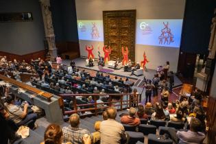 Intendente (i) Justo Onandi, participa en la mesa de apertura de