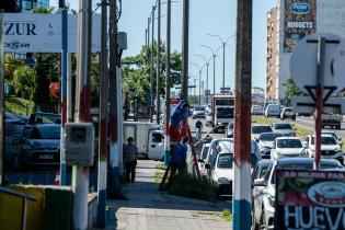Colocación cartelería prohibido estacionar en Bv. Batlle y Ord