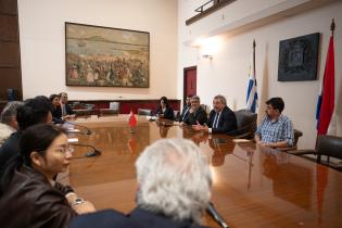 Intendente Mario Bergara, se reúne con representantes de China 