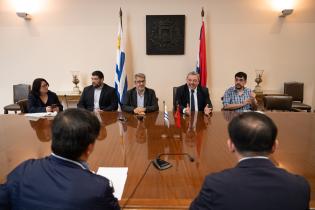 Intendente Mario Bergara, se reúne con representantes de China 