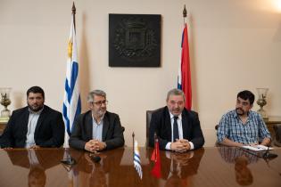 Intendente Mario Bergara, se reúne con representantes de China 