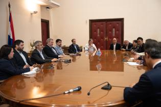 Intendente Mario Bergara, se reúne con representantes de China 