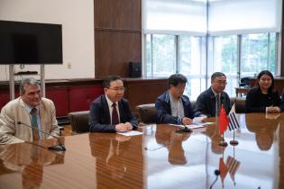 Intendente Mario Bergara, se reúne con representantes de China 