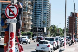  Colocación cartelería prohibido estacionar en la Rambla