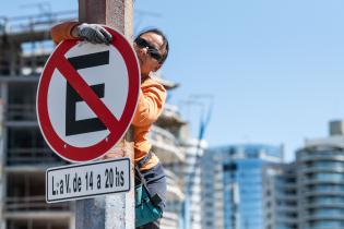  Colocación cartelería prohibido estacionar en la Rambla