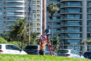  Colocación cartelería prohibido estacionar en la Rambla