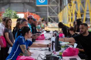 Entrega de kits de la carrera San Felipe y Santiago