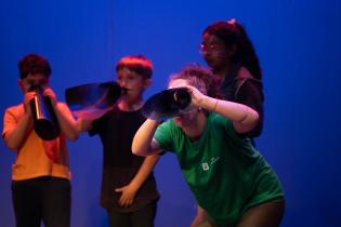 Muestra talleres del programa Esquinas de la Cultura en la sala 