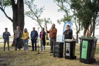 Entrega de contenedores en casco del Cerro, por inicio de progra