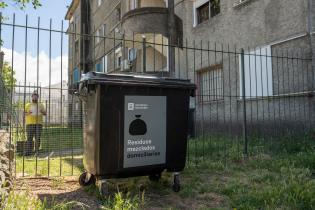 Entrega de contenedores en casco del Cerro, por inicio de progra