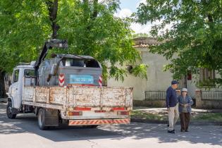 Entrega de contenedores en casco del Cerro, por inicio de progra