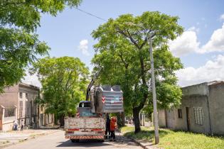 Entrega de contenedores en casco del Cerro, por inicio de progra