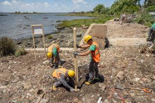 Entrega de contenedores en casco del Cerro, por inicio de progra