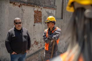 Entrega de contenedores en casco del Cerro, por inicio de progra