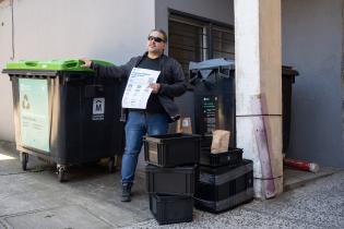 Entrega de contenedores en casco del Cerro, por inicio de progra