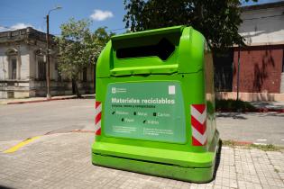 Entrega de contenedores en casco del Cerro, por inicio de progra