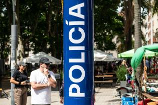 MB recorrida por plaza Matriz con Ministro del Interior Carlos N