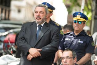 MB recorrida por plaza Matriz con Ministro del Interior Carlos N