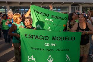 Baile de fin de año de personas mayores