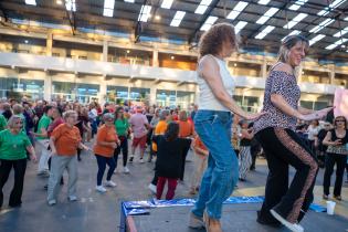 Baile de fin de año de personas mayores