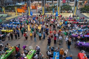 Baile de fin de año de personas mayores