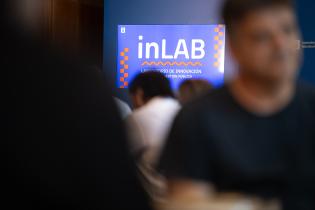 InLAB, registro de actividades en pasillo