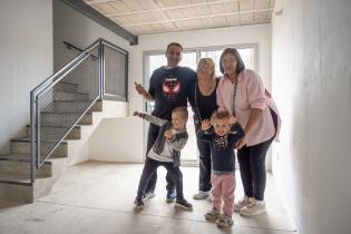 Mudanza de 46 viviendas del asentamiento Alfonso Lamas - Barros 