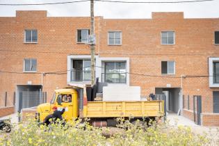 Mudanza de 46 viviendas del asentamiento Alfonso Lamas - Barros 