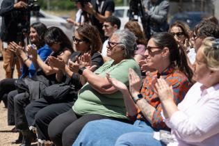 Inauguración de viviendas de realojo para familias del asentami
