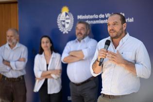 Inauguración de viviendas de realojo para familias del asentami