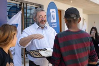 Inauguración de viviendas de realojo para familias del asentami