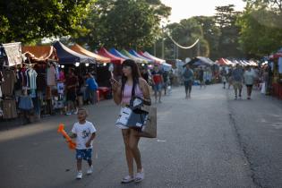 Recorrida por ferias de Montevideo por Navidad