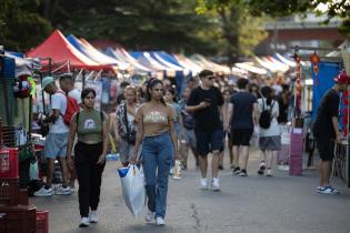 Recorrida por ferias de Montevideo por Navidad