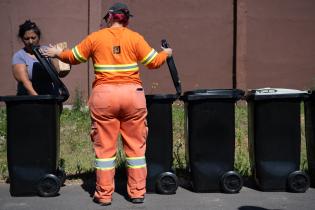  Entrega de contenedores en municipios A y G