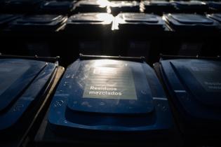 Entrega de contenedores en municipio G