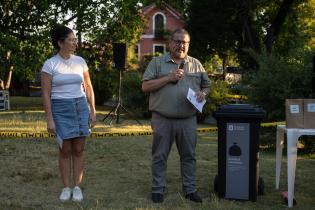 Entrega de contenedores en municipio G