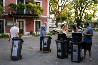 Entrega de contenedores en municipio G