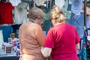 Feria de economía social y solidaria en paseo plaza de los 33