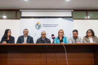 Firma de convenio con ADEOM en el Ministerio de Trabajo y Seguri