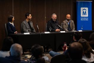 Intendente, Mario Bergara participa en firma de escrituras para 