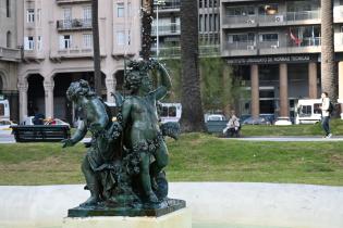 Trabajos de mantenimiento y limpieza en las fuentes ornamentales